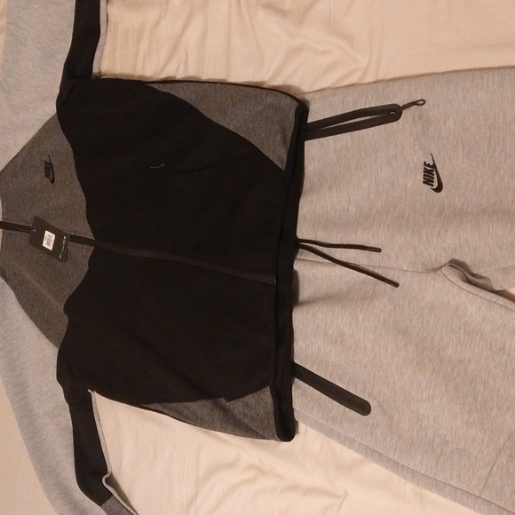 Nike jogger Suit - Picture 4 of 7